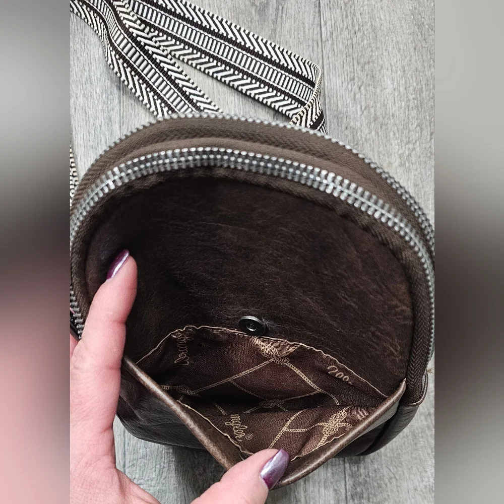 Wrangler Vegan Leather Crossbody Sling Bag With Patterned Strap